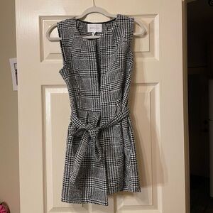 BCBGeneration Black & White Houndstooth Knit Belted Wrap Sleeveless Dress Jacket